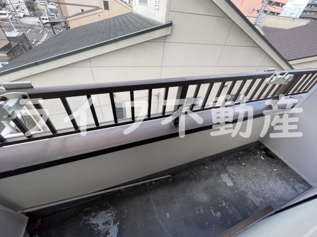 バルコニー　外からの目が気にならないバルコニーで洗濯物が干せます