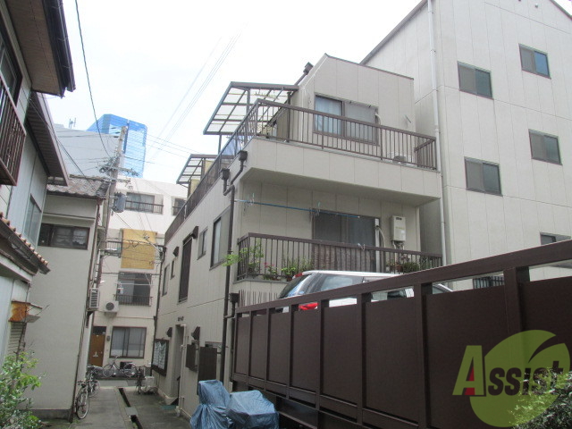 建物外観　シャープなデザインが印象的な洗練の住まい