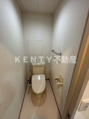 トイレ　落ち着いた色調のトイレです