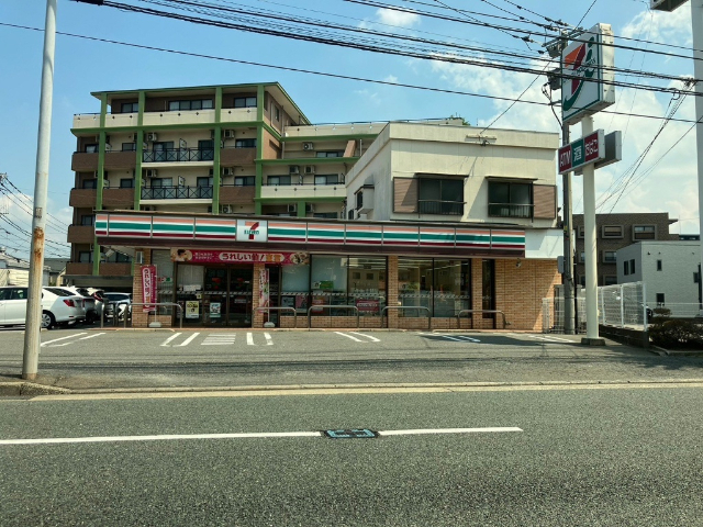コンビニ　セブンイレブン博多諸岡店（コンビニ）まで179m