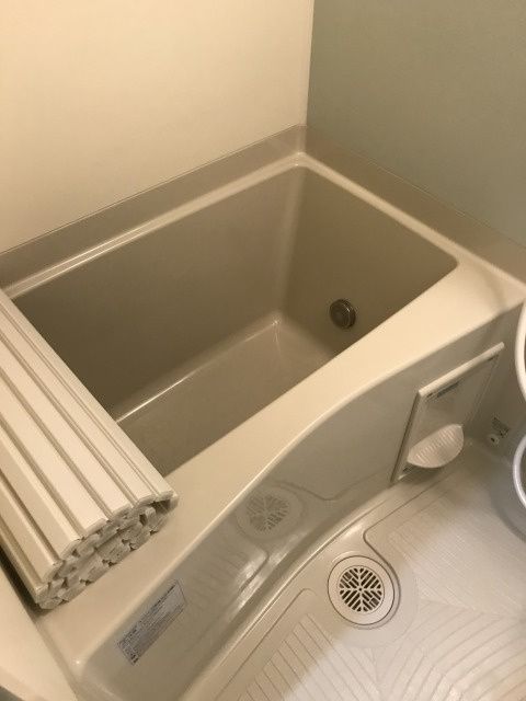 バス・シャワールーム　追い焚き機能付きのお風呂