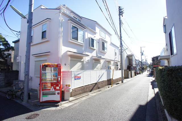 建物外観　下北沢駅まで徒歩８分！閑静な住宅街！