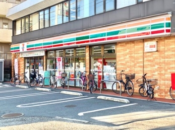コンビニ　セブンイレブン 本木店（コンビニ）まで566m