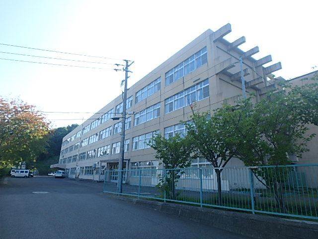 中学校　札幌市立宮の丘中学校（中学校）まで998m