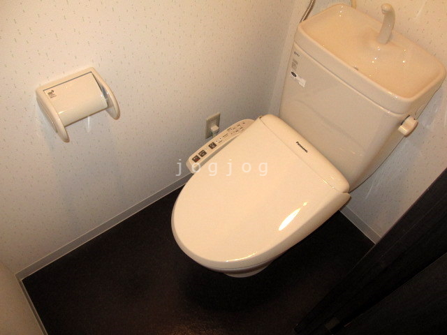 トイレ　温水洗浄便座を完備しています。