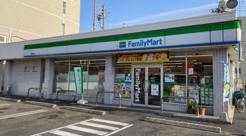 コンビニ　ファミリーマート 鶴見通店（コンビニ）まで159m