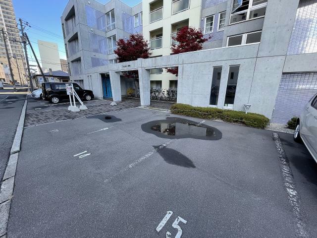 駐車場　駐車場