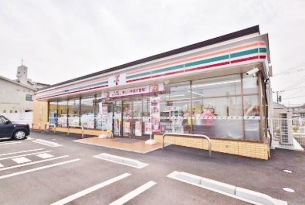 コンビニ　セブンイレブン八幡大浦1丁目店（コンビニ）まで360m