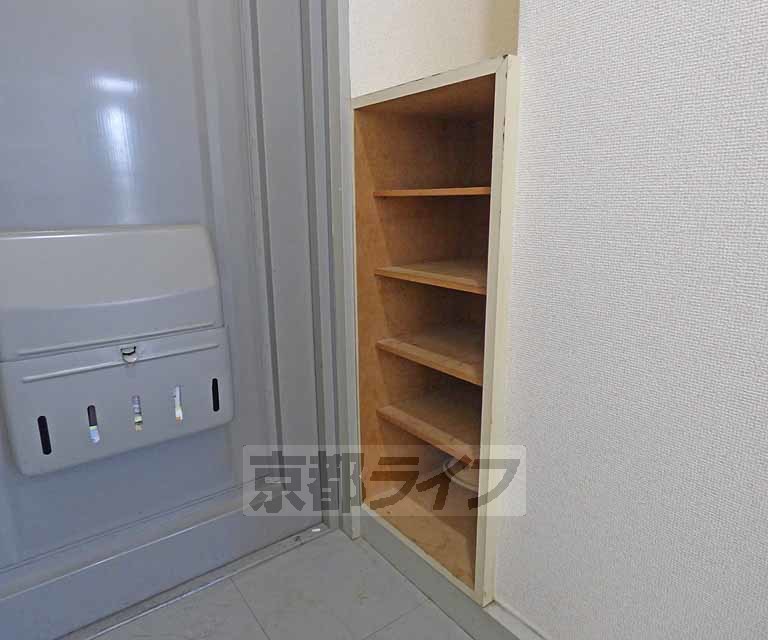 その他設備　玄関の靴入れです。