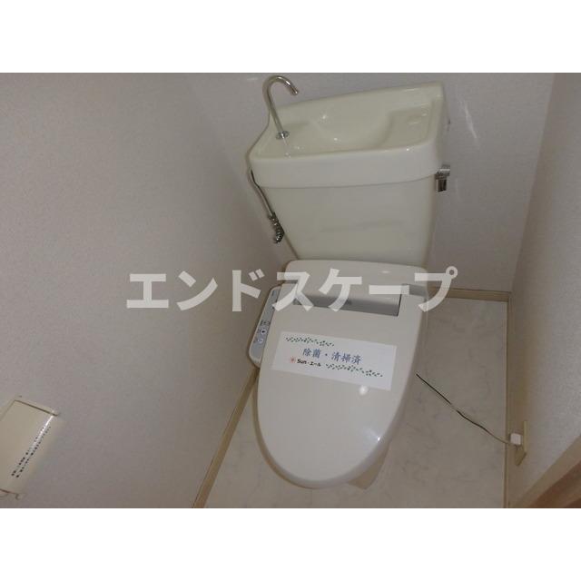 東武伊勢崎線 新伊勢崎駅 徒歩17分 4階建 築36年のトイレ写真