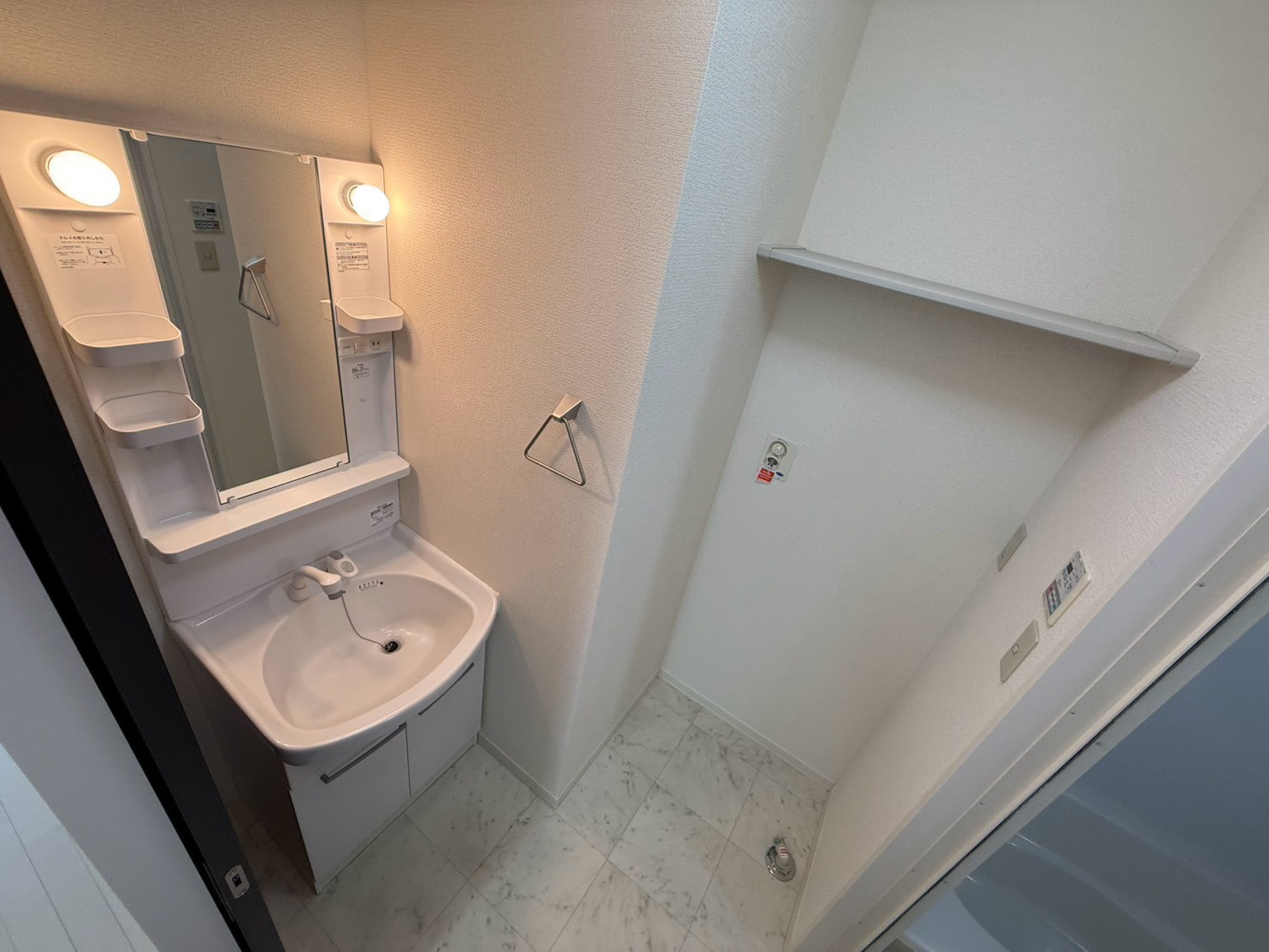 洗面設備　※別部屋写真です。