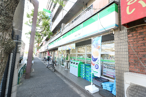 コンビニ　ファミリーマート 鹿浜二丁目店（コンビニ）まで353m