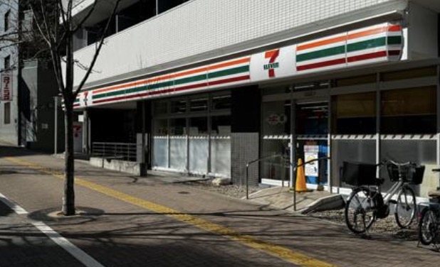コンビニ　セブンイレブン新宿上落合3丁目山手通り店（コンビニ）まで113m
