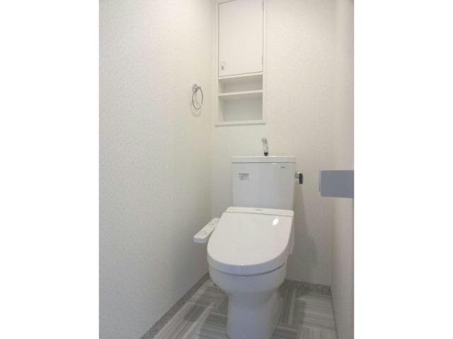ＪＲ御殿場線 大岡駅 徒歩15分 3階建 築9年のトイレ写真