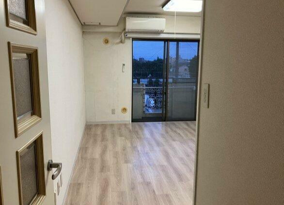 DRホームズ三鷹IIの居間写真