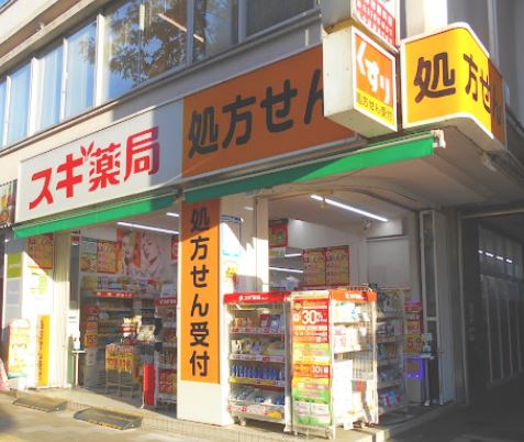ドラックストア　スギ薬局南青山店（ドラッグストア）まで861m