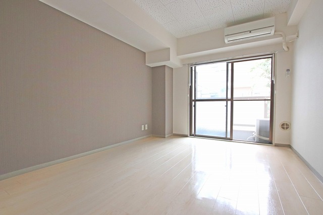 居室・リビング　南東向きの陽射しの差し込むお部屋です！