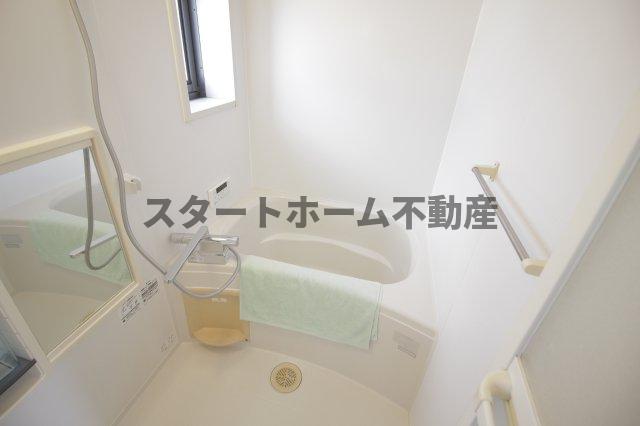 バス・シャワールーム　落ち着いた空間のお風呂です