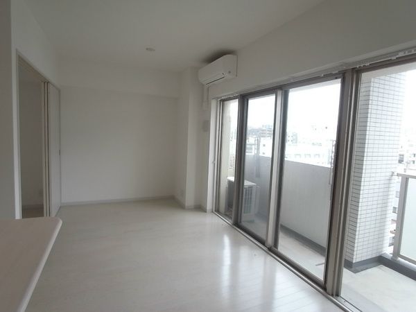 居室・リビング　写真は同タイプ住居です。