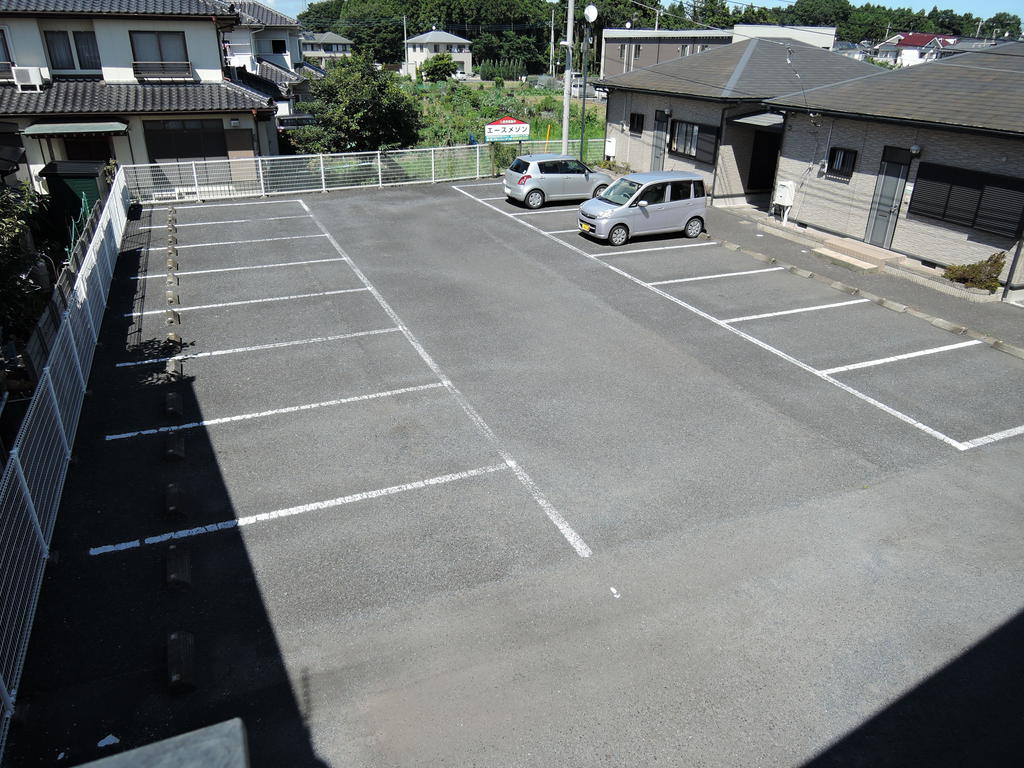 【那珂郡東海村東海のアパートの駐車場】