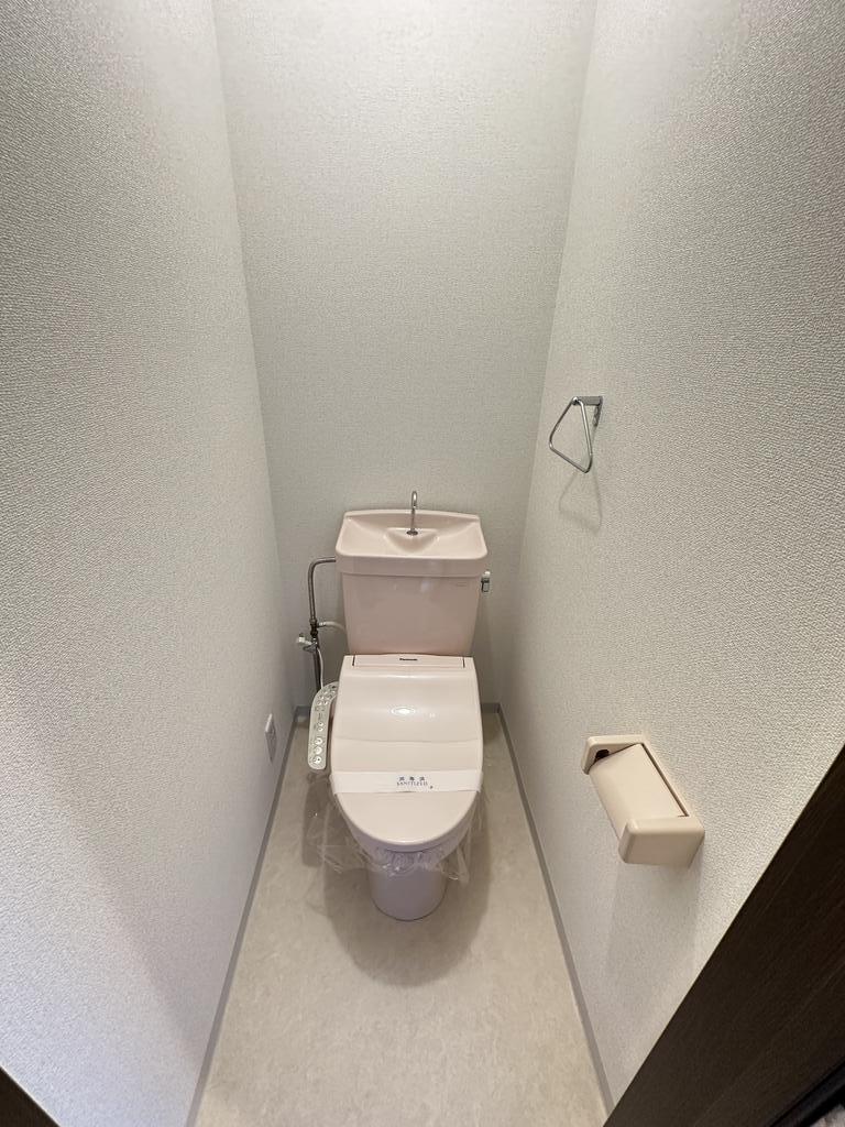 仙台市地下鉄南北線 旭ケ丘駅 徒歩7分 2階建 築31年のトイレ写真
