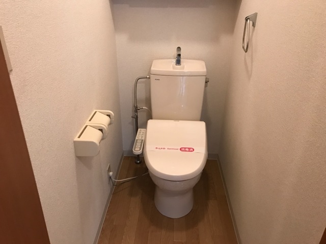 トイレ　ウォシュレットトイレです！2階にもトイレがついております。