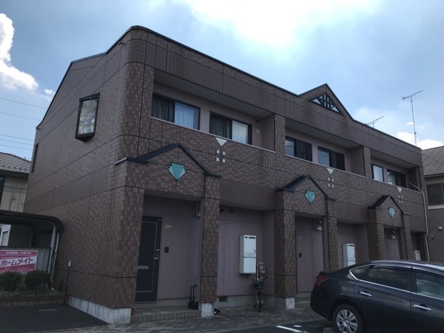 建物外観　上下階所有で小さなお子様がいても安心のテラスハウスです。