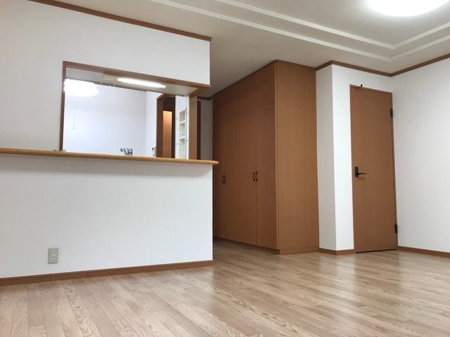 居室・リビング　13帖の南面リビングです。日当たり良好！