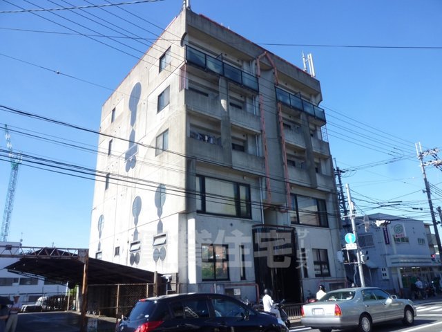 京都市山科区御陵大津畑町のマンションの建物外観