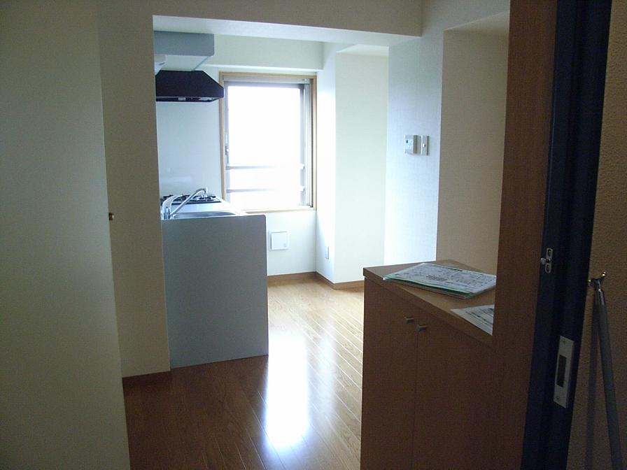 玄関　南西向きの明るいお部屋です