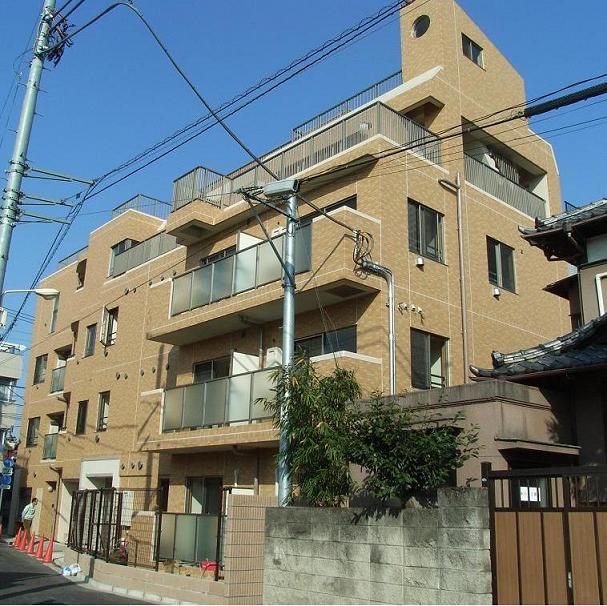 建物外観　タイル貼りの綺麗な外観