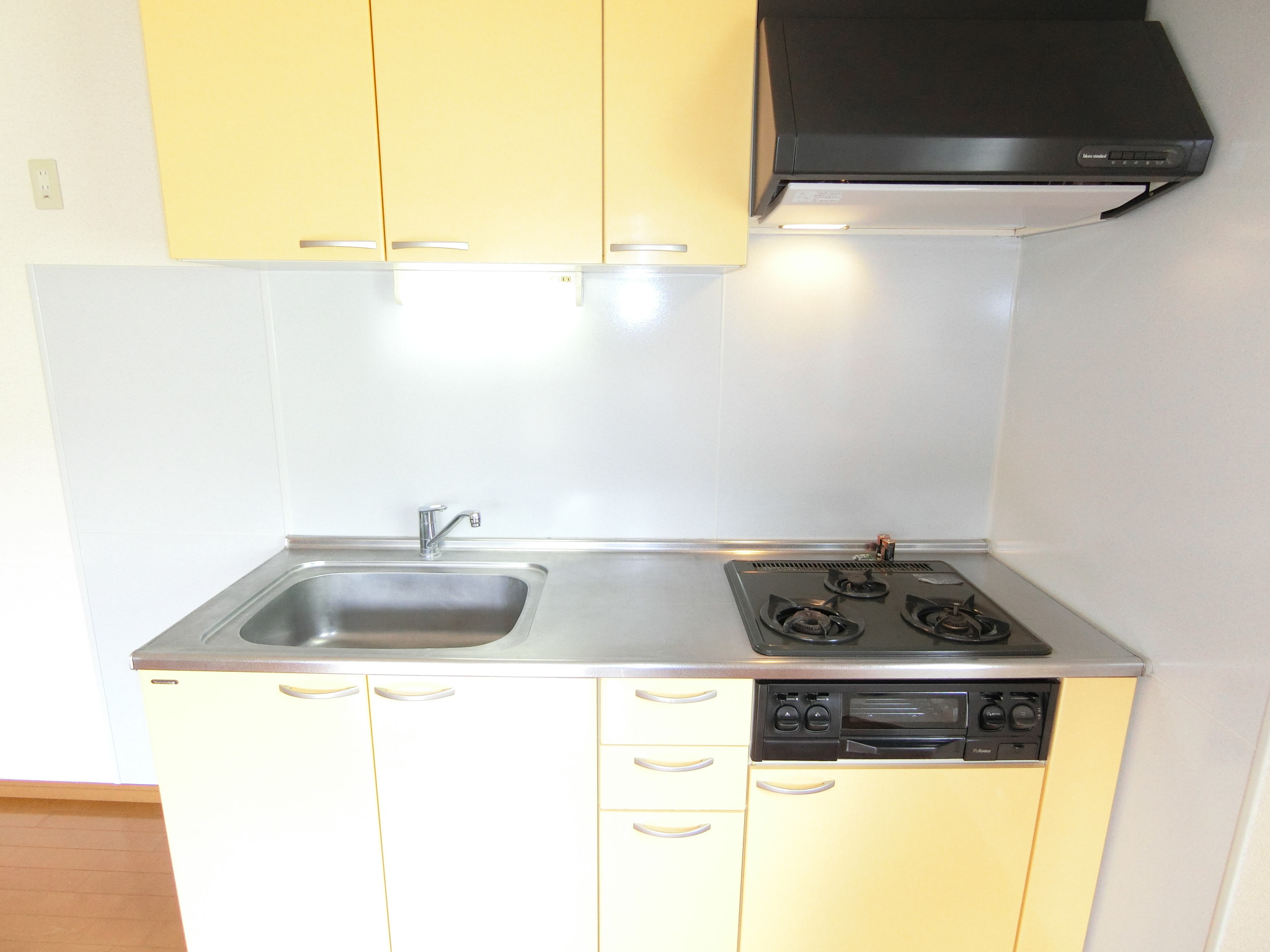 キッチン　システムキッチン・３口ガスコンロ