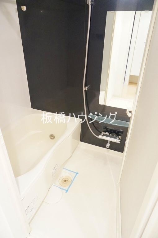 バス・シャワールーム　追い焚き付きのバスルーム