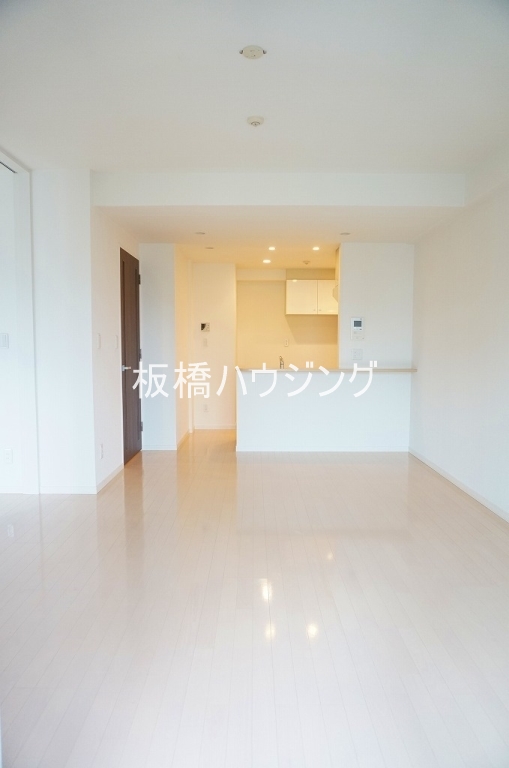 居室・リビング　明るいリビング