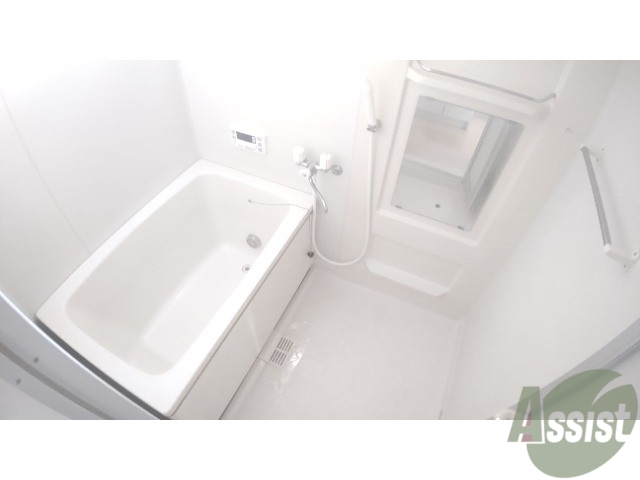 バス・シャワールーム　清潔感のある浴室ですね。機能性も使い勝手も良さそうです。