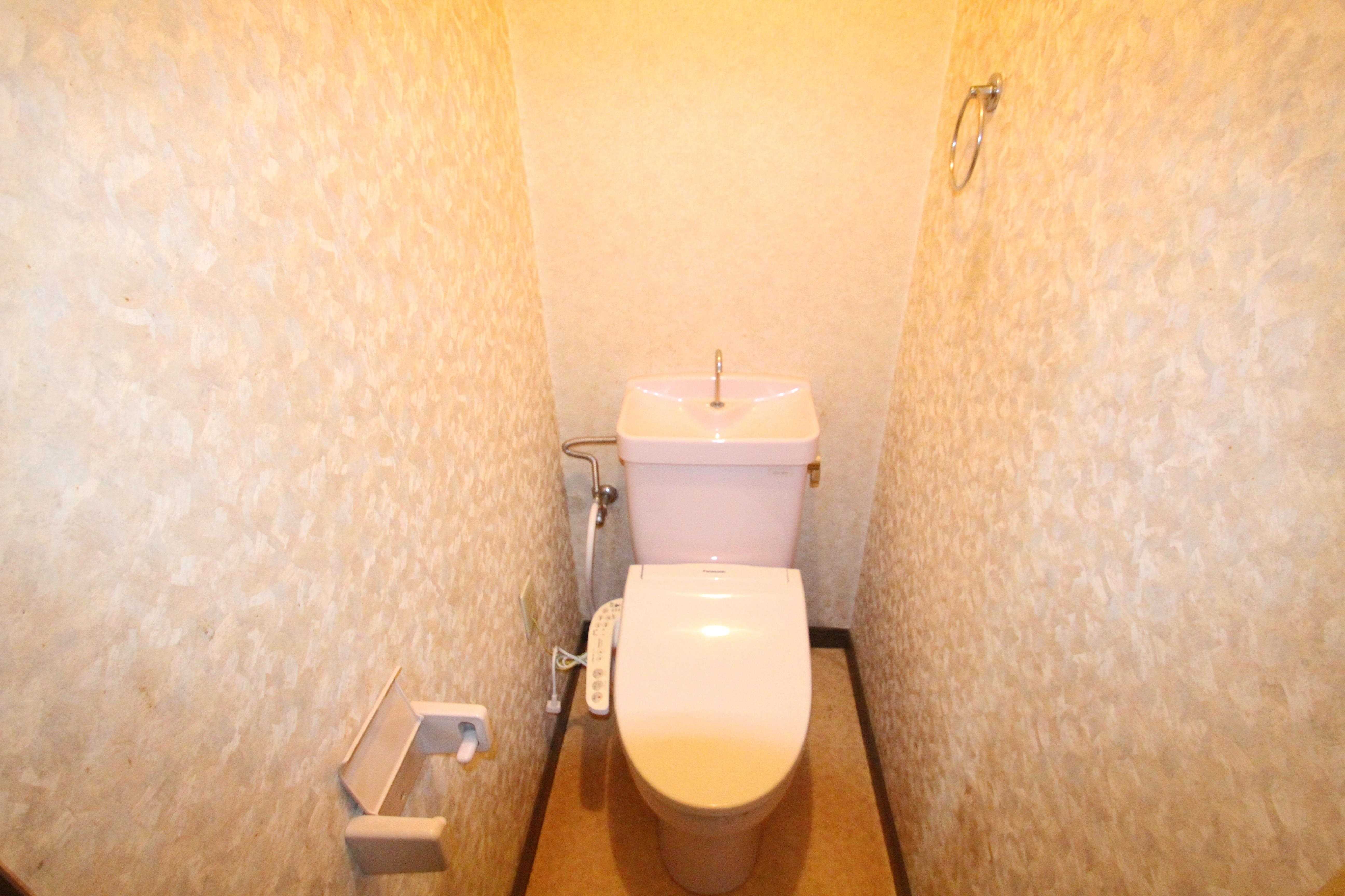 トイレ　ウォシュレット付きのトイレです♪