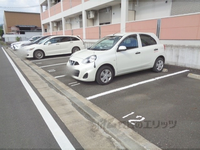 【福知山市問屋町のアパートの駐車場】