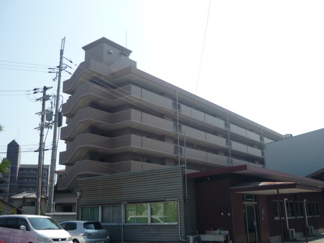 姫路市青山北のマンションの建物外観
