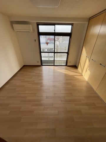 居室・リビング　洋室8帖　エアコン・照明付きです