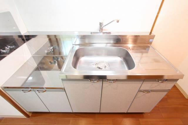 キッチン　２口ガスコンロが置けるキッチンです　※１０１号の写真です