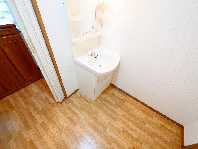 洗面設備　独立洗面化粧台付き