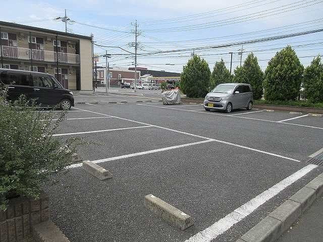 【本庄市本庄のアパートの駐車場】