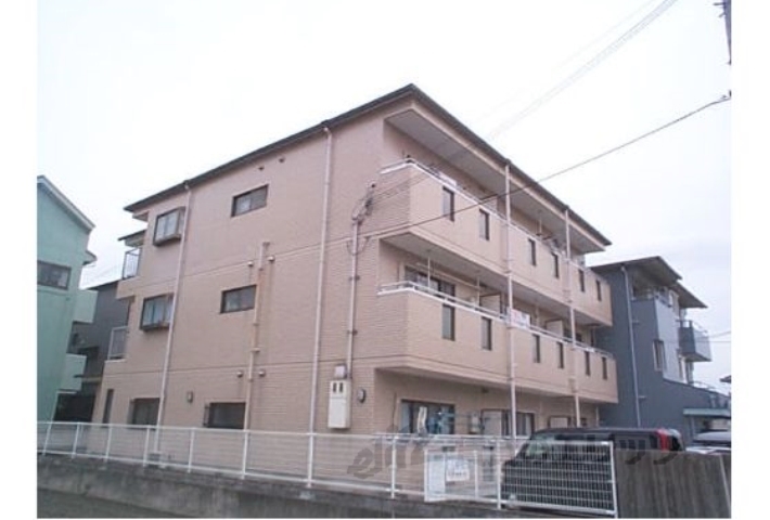 京都市西京区上桂東ノ口町のマンションの建物外観