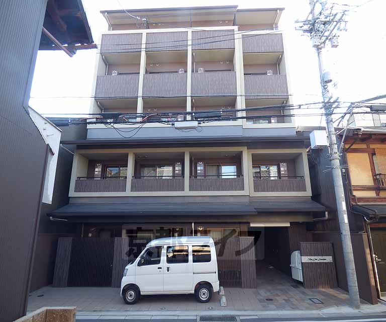 京都市中京区鍛冶屋町のマンションの建物外観