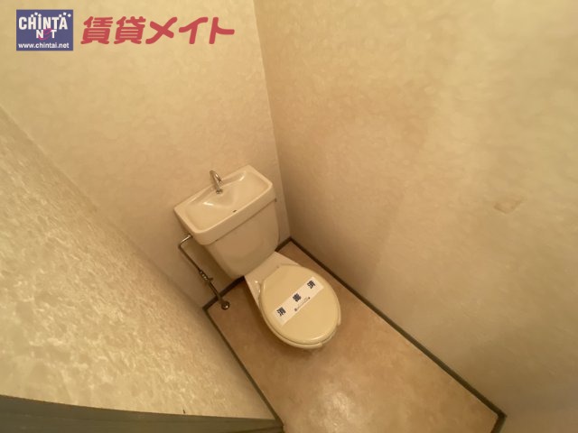 【津市白山町佐田のアパートのトイレ】