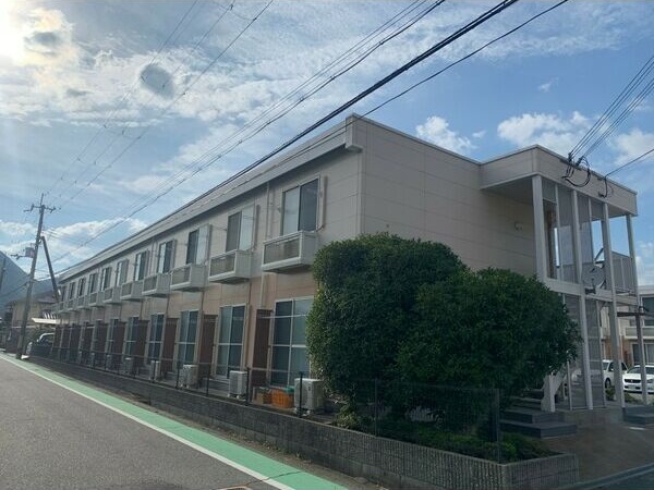 西脇市野村町のアパートの建物外観