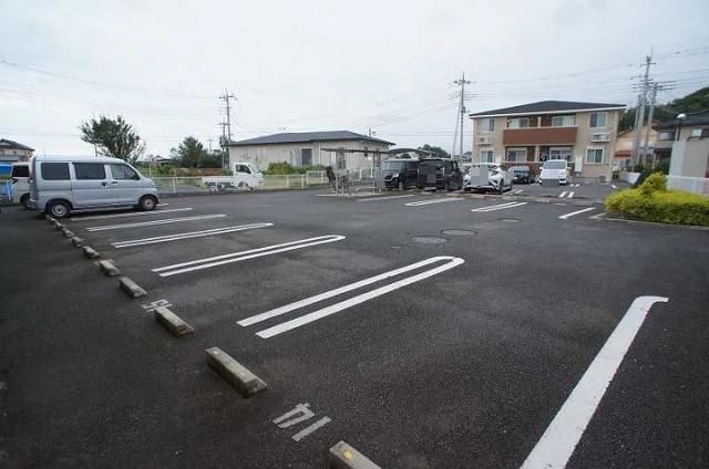 【前橋市茂木町のアパートの駐車場】