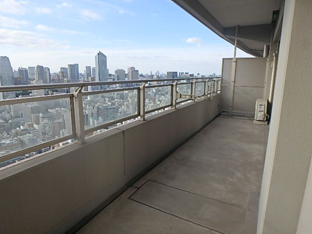 【港区海岸のマンションのバルコニー】