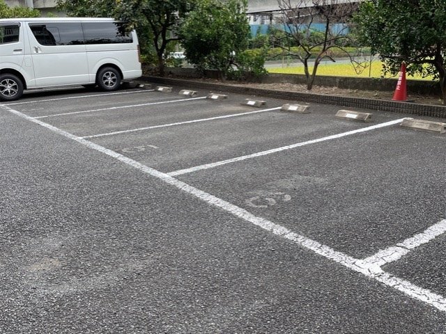 【府中市小柳町のマンションの駐車場】