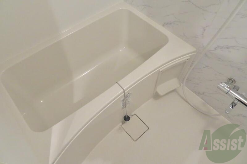 バス・シャワールーム　浴槽と洗い場は広々しているのでお掃除がラクラクですねー。